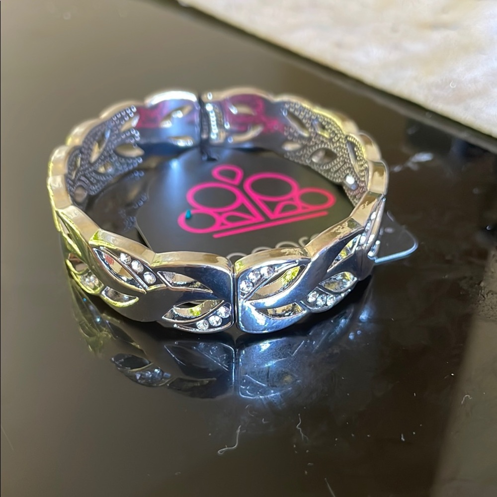 Paparazzi Silver Swirl Bracelet